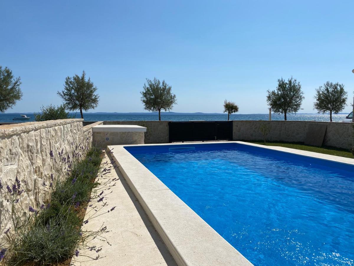 Holiday House Laura Vir Exterior photo