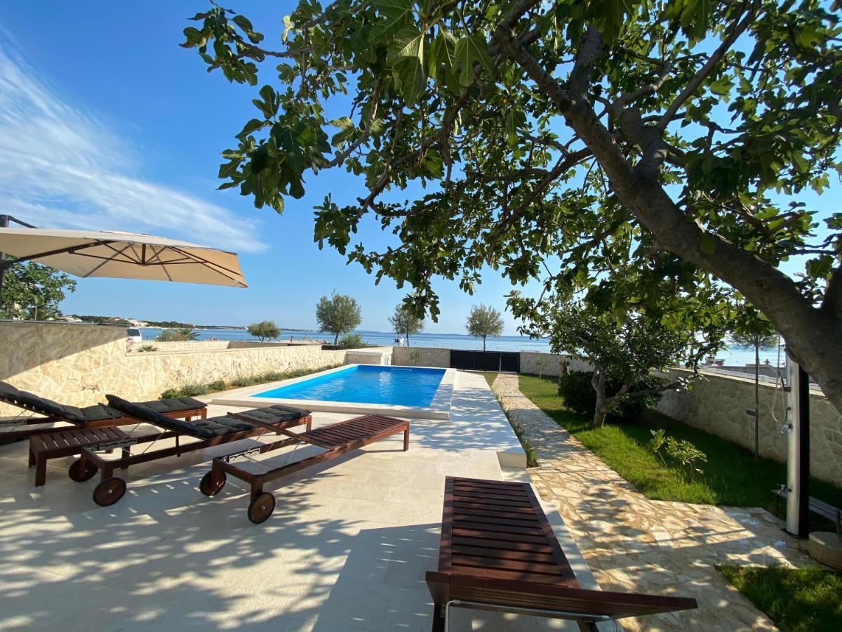 Holiday House Laura Vir Exterior photo