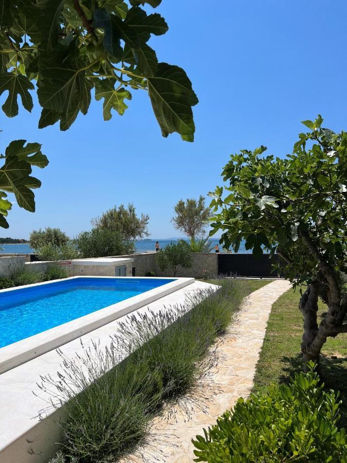 Holiday House Laura Vir Exterior photo